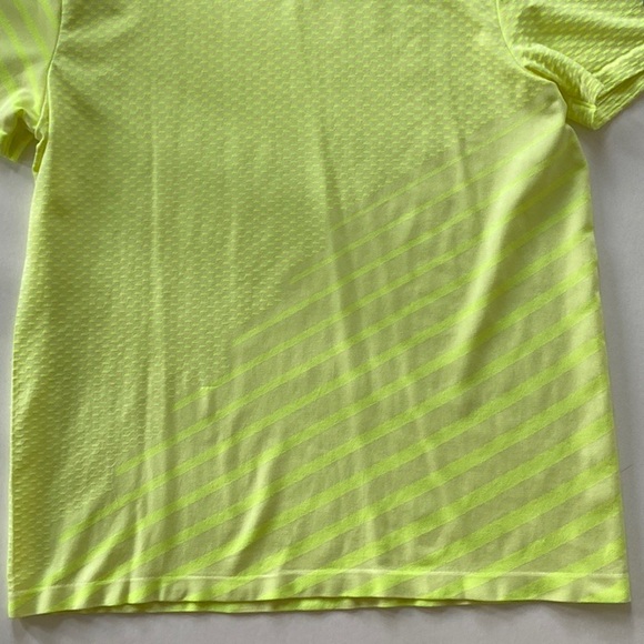 Boys Under Armour Short Sleeve Tee in Neon Yellow - Picture 5 of 6